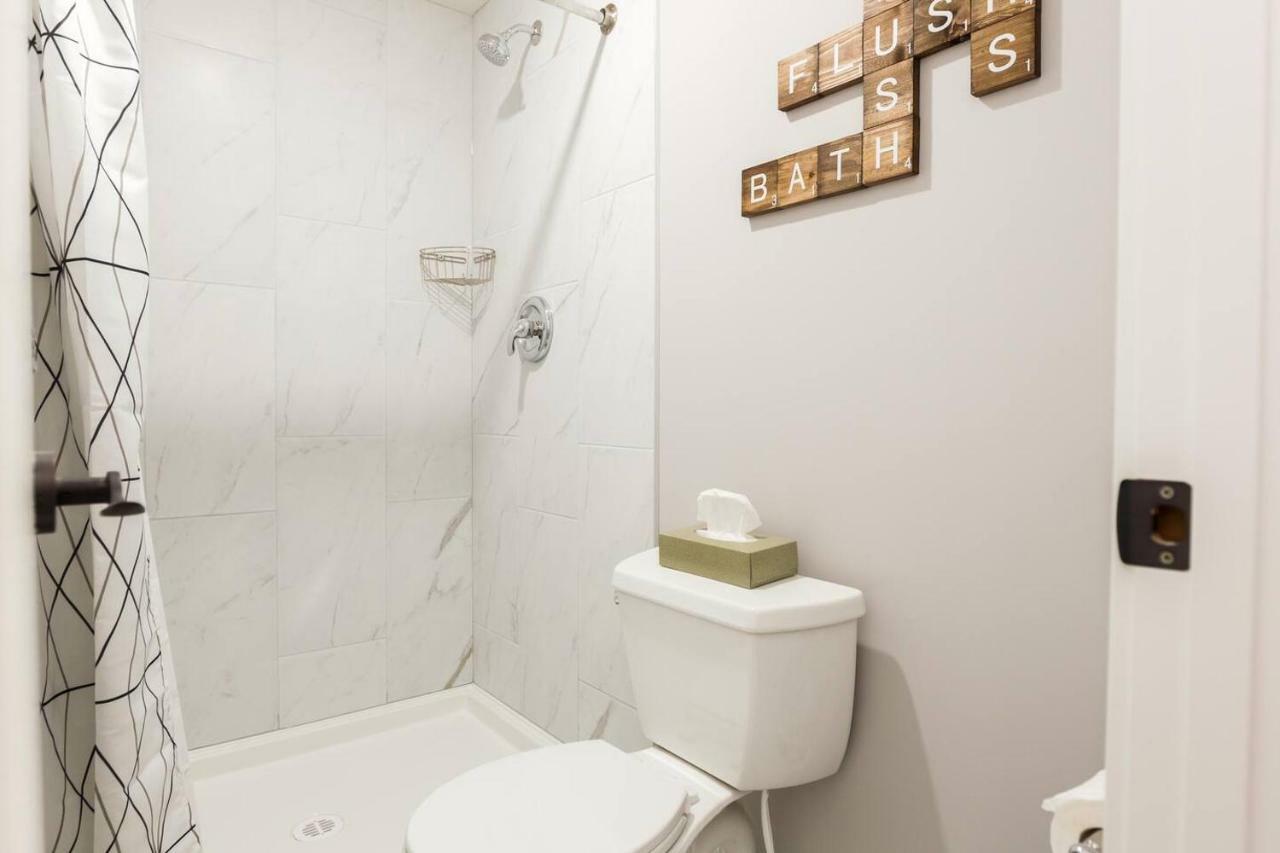 Modern Executive Suite I Complimentary Netflix & Parking! إيدمونتون المظهر الخارجي الصورة